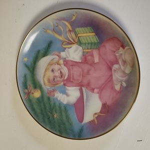 Tupperware- Chrissy's Favorite Toy Plate